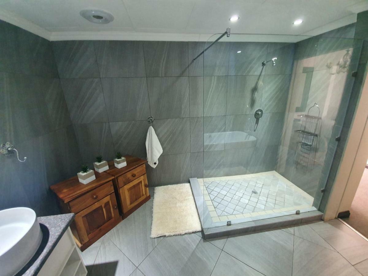Leach Lodge Kuruman Exterior photo
