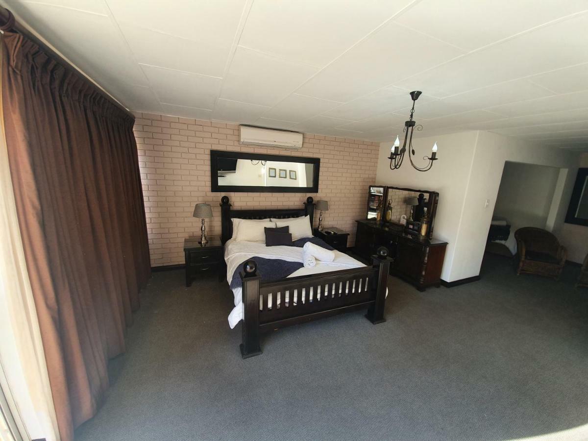 Leach Lodge Kuruman Exterior photo